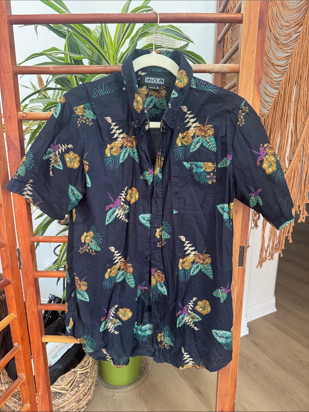Ezekiel Navy Tropical Floral Cotton Short-Sleeve Shirt M